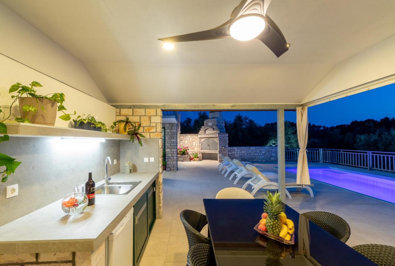Villa Barbara - Olive Paradise, With Chlorine-Free Pool เวลาลูกา ภายนอก รูปภาพ